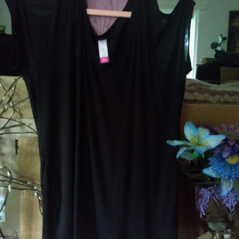 Cold Shoulders Black Top by No Boundaries